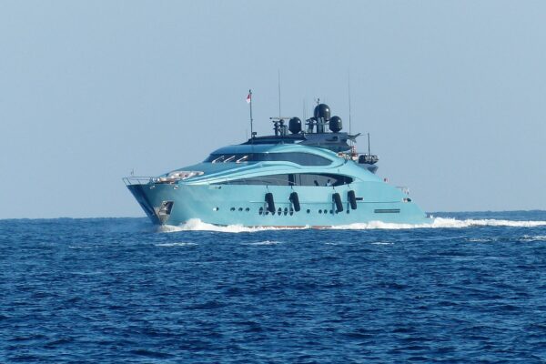 racing boat, speedboat, motor yacht, yacht, boat, ship, powerboat, sea, lake, luxury, wealth, rich, luxury yacht, leisure boat, recreational ship, nature, shipping, water, ocean, big